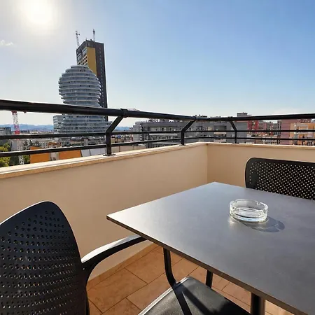 公寓 Matisse No23 With Two Balconies & Views *